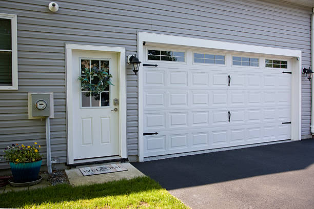 24/7 Emergency Garage Door Panel Replacement experts in McLendon-Chisholm, TX